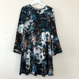 NWT Eci New Yor Shift dress Long Bell Sleeves s6